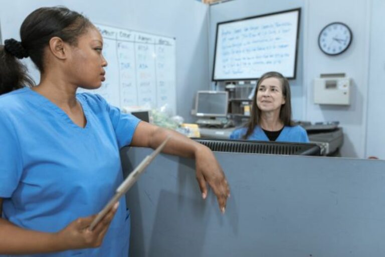 pros-and-cons-of-using-a-staffing-agency-for-nurses-intelycare