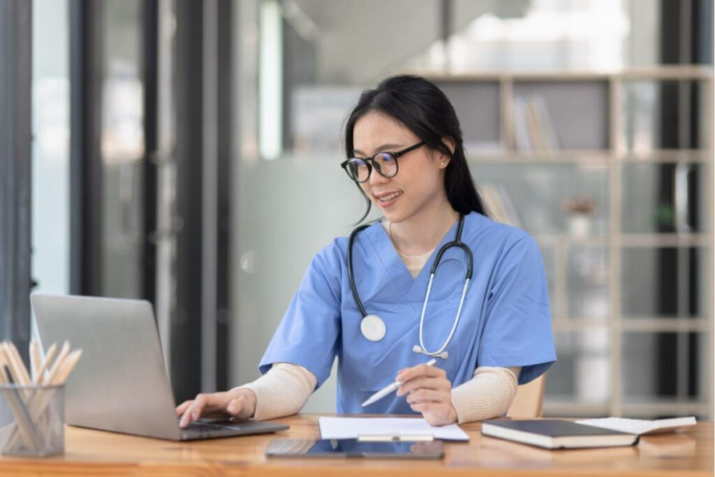 How to Become a Legal Nurse Consultant | IntelyCare