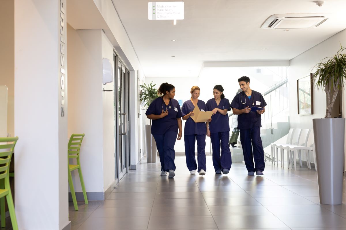 North Carolina independent contractor nurses walk down the hallway of a hospital.