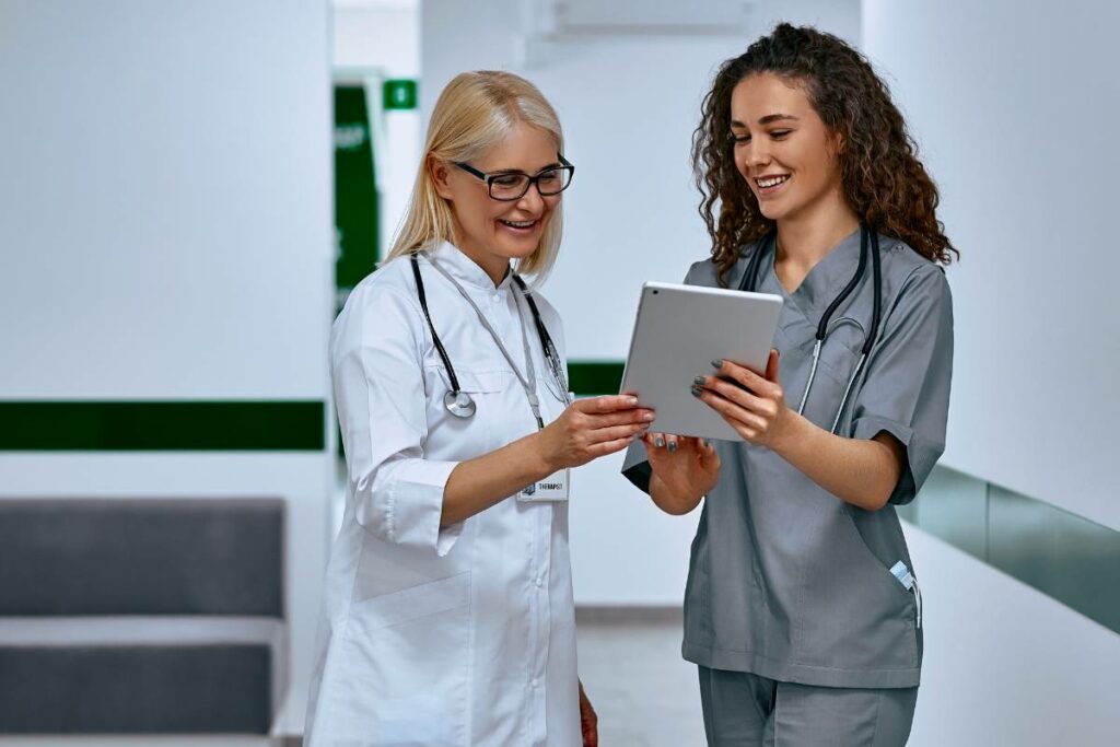 How to Become a Nurse Educator | IntelyCare