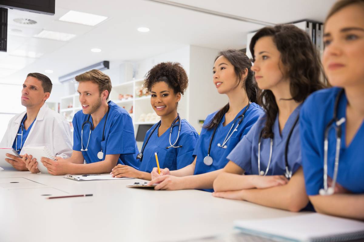 A group of nursing students discusses the question, What is an accelerated nursing program?