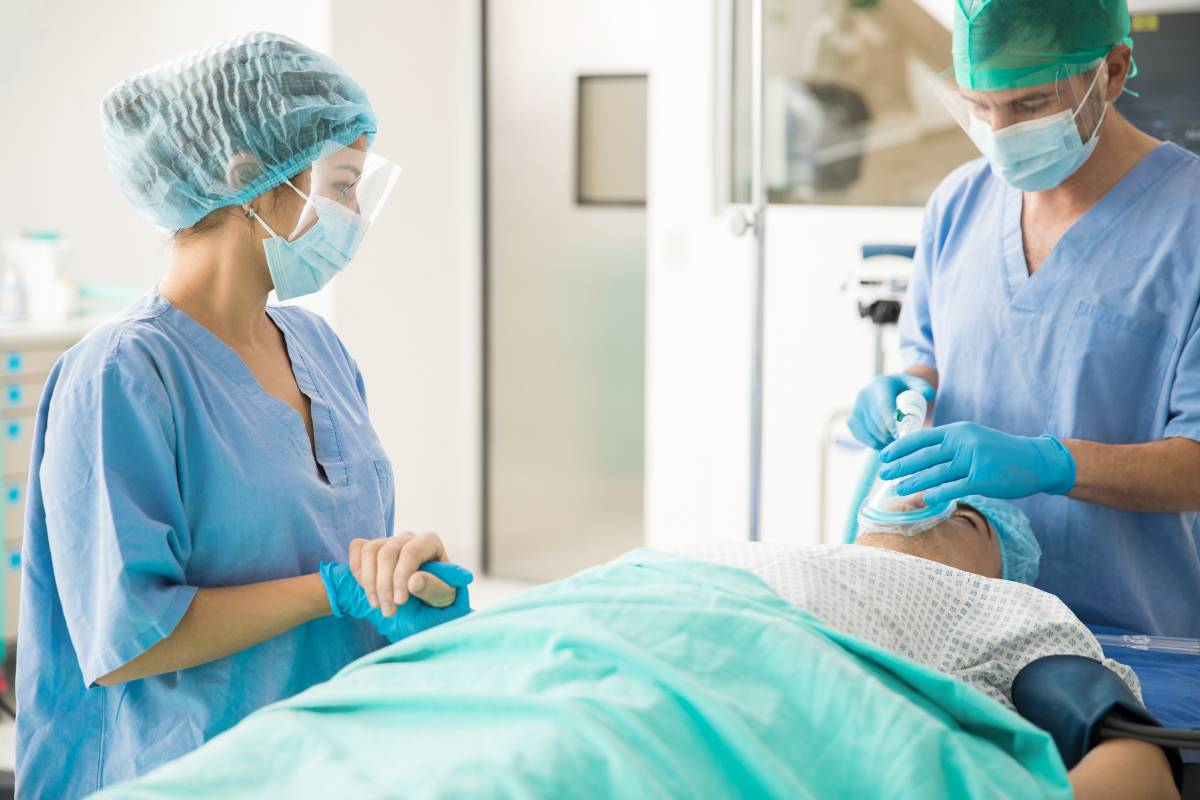 A nurse uses their CAPA certification skills during an anesthesia procedure.