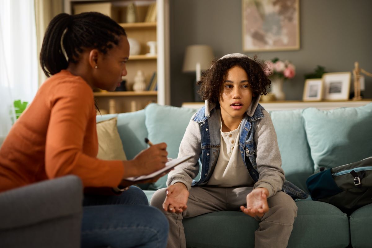 A psychiatric nurse meets with one of her patients.