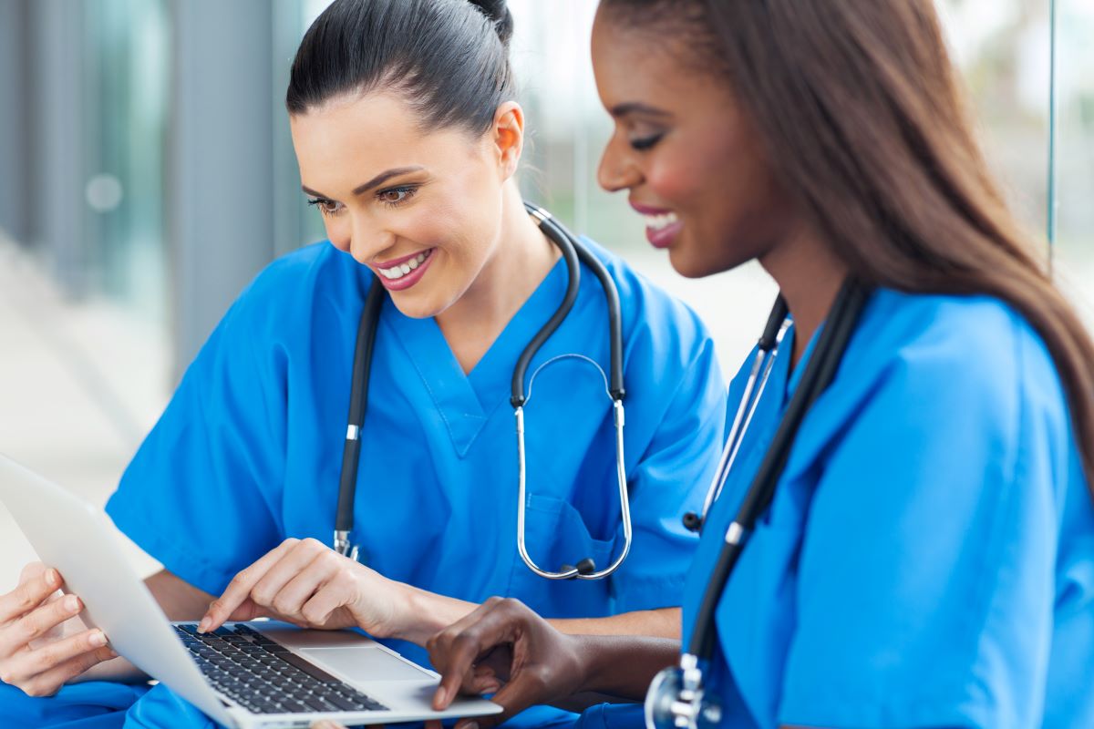 Two nurses talking during their shift.