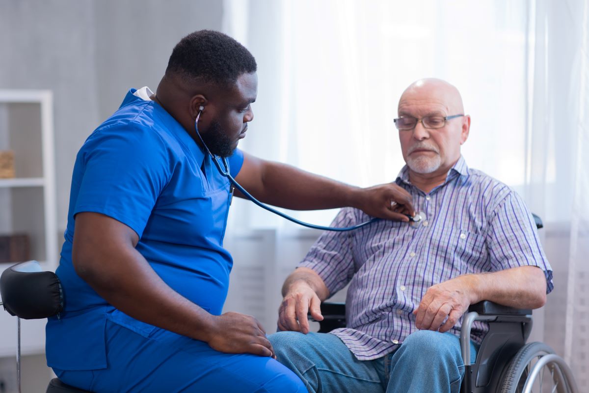 A nurse monitors his patient for signs of alcohol withdraw using the CIWA Scale.