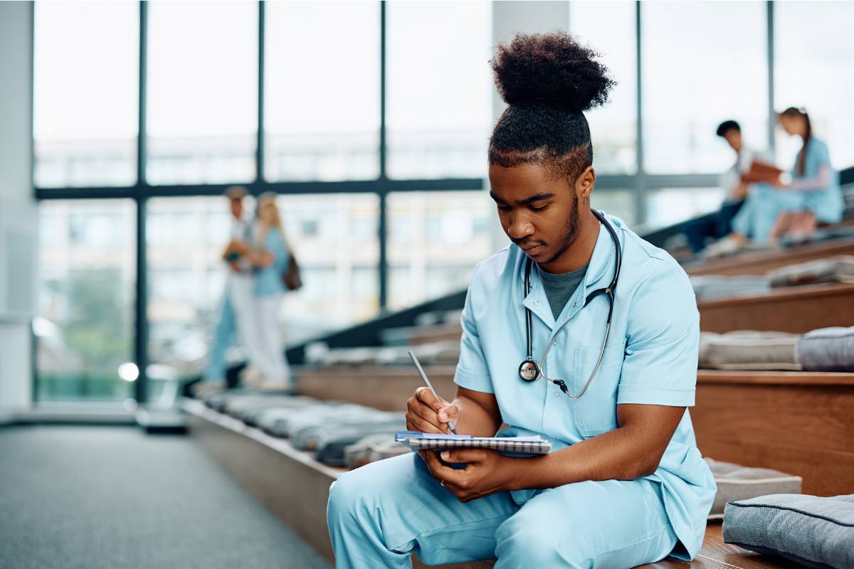 A nurse working on coursework for some last-minute CEUs.