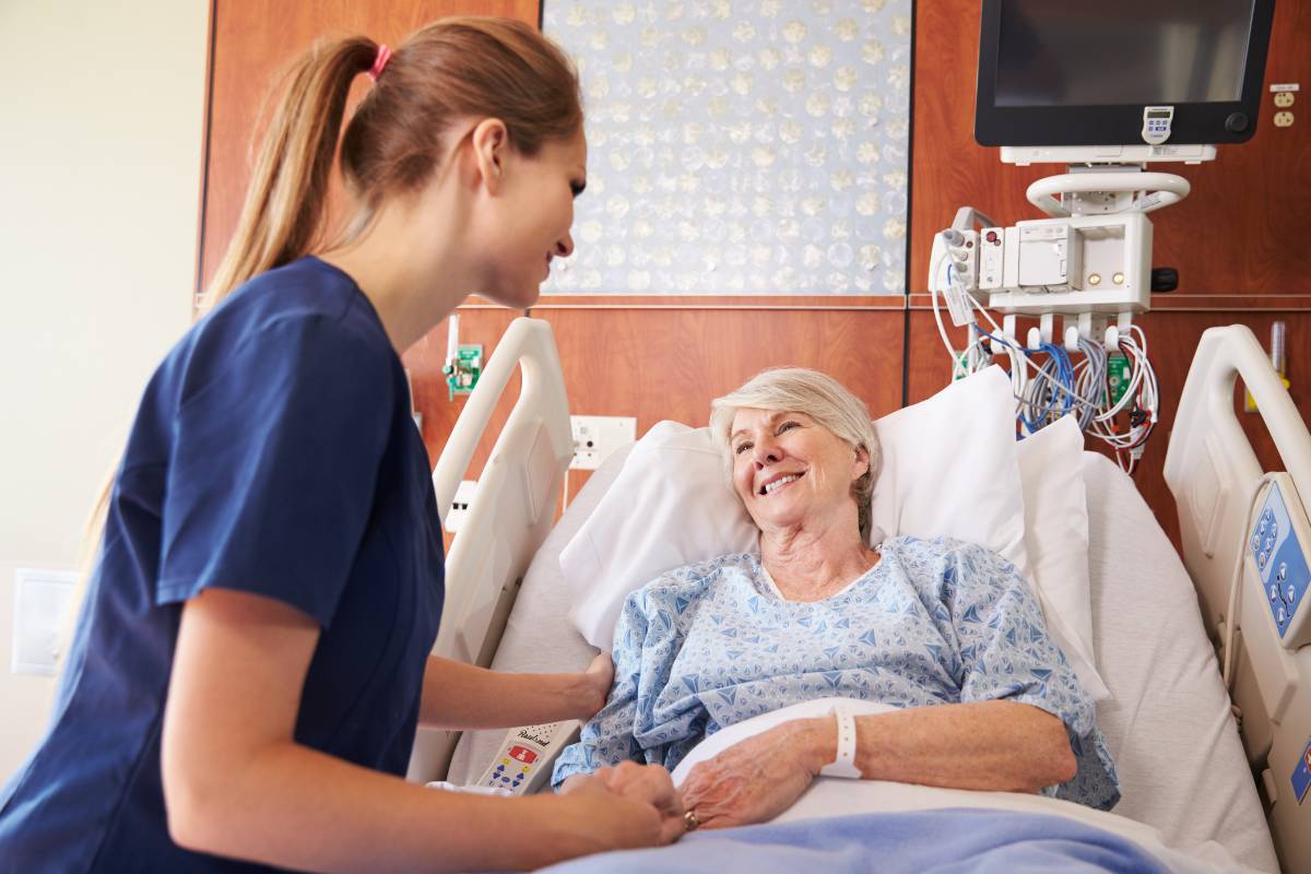 A nurse with CPAN certification assists a patient after an anesthesia procedure.