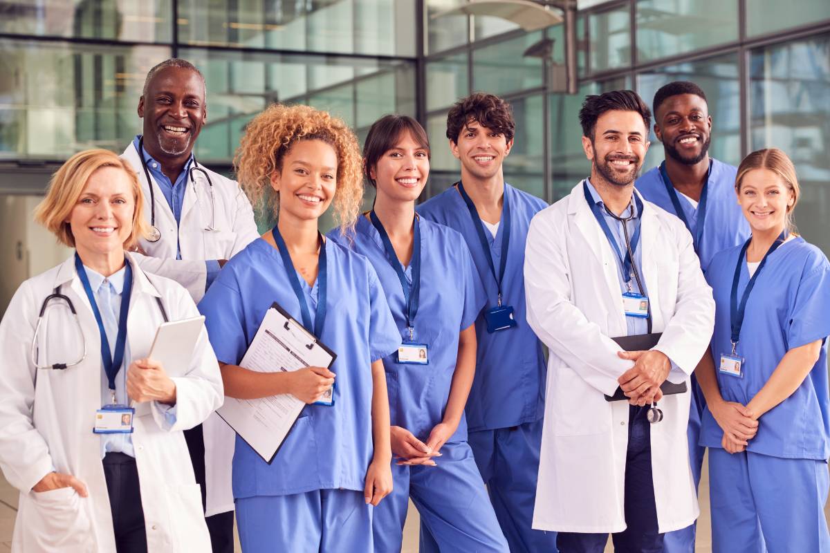 A group of healthcare professionals in scrubs demonstrates what it means to be a good nurse leader.