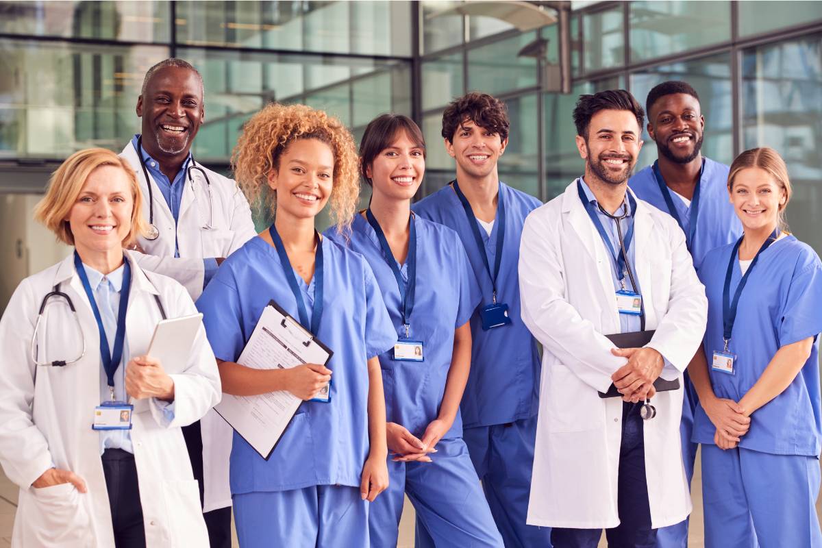 A group of healthcare professionals attends a networking in nursing event.