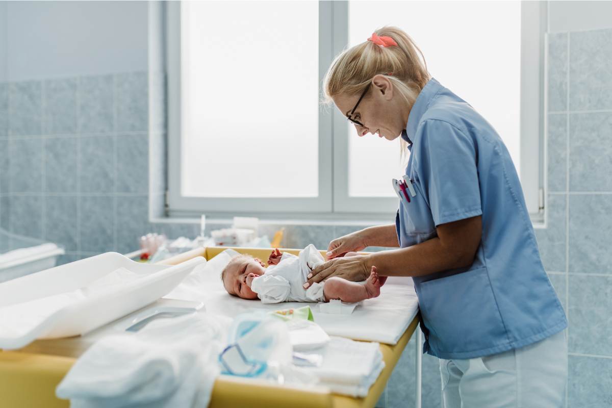 A neonatal nurse practitioner assesses a newborn baby.